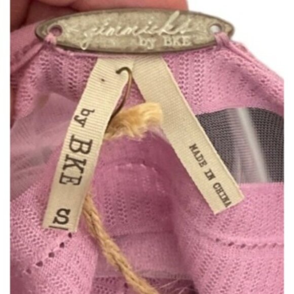 Buckle Gimmicks by BKE Women's Small Lace Blouse Purple Flutter Sleeve NEW - Picture 5 of 7